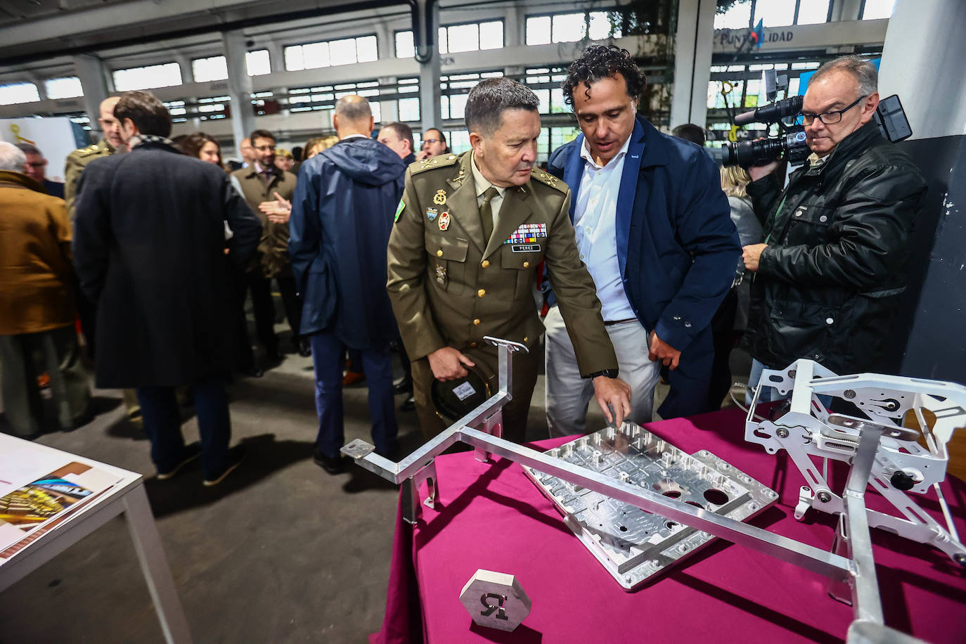 Fotos: Asturias muestra músculo en el sector de la Defensa