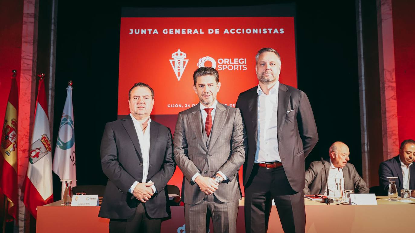 Alfonso Villalva, Alejandro Irarragorri y Martin Hollaender, en la junta general de accionistas. 