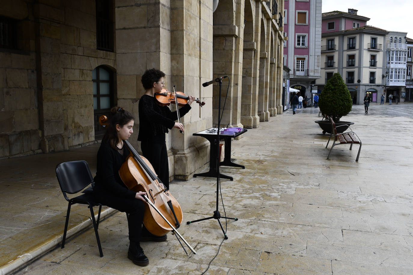 Fotos: Asturias se viste de morado contra la violencia de género