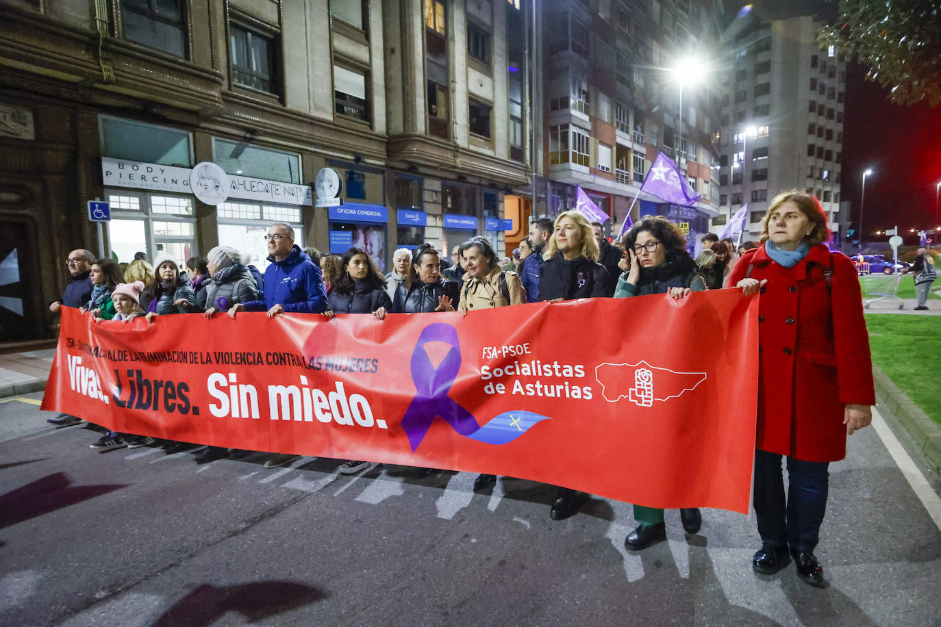 Fotos: Marcha por la igualdad en Avilés para erradicar la violencia de género