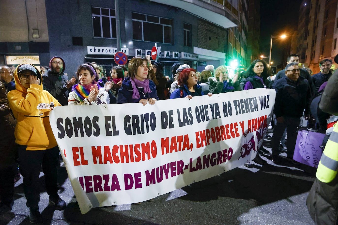 Fotos: Marcha por la igualdad en Avilés para erradicar la violencia de género