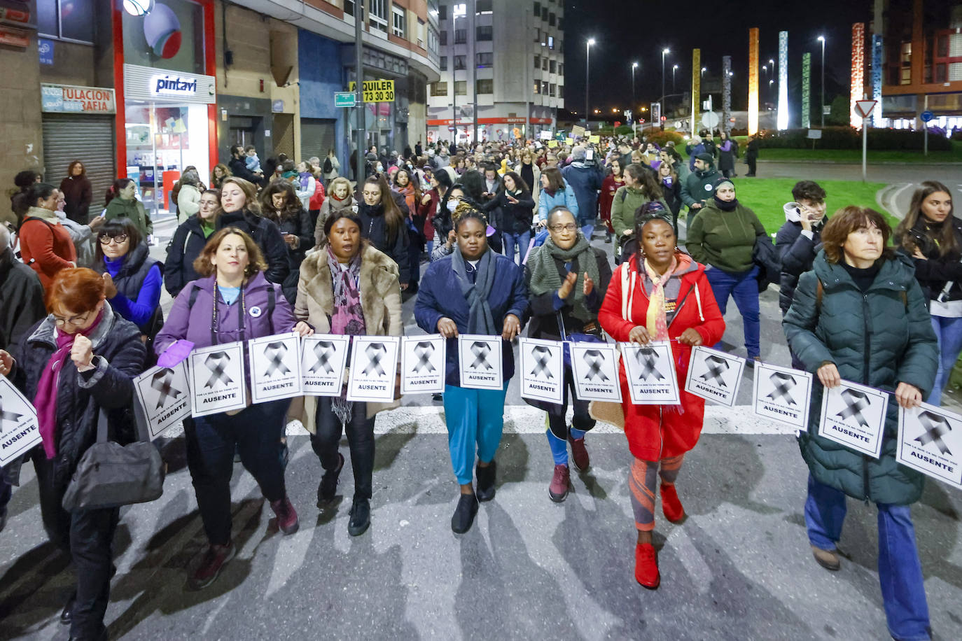 Fotos: Marcha por la igualdad en Avilés para erradicar la violencia de género