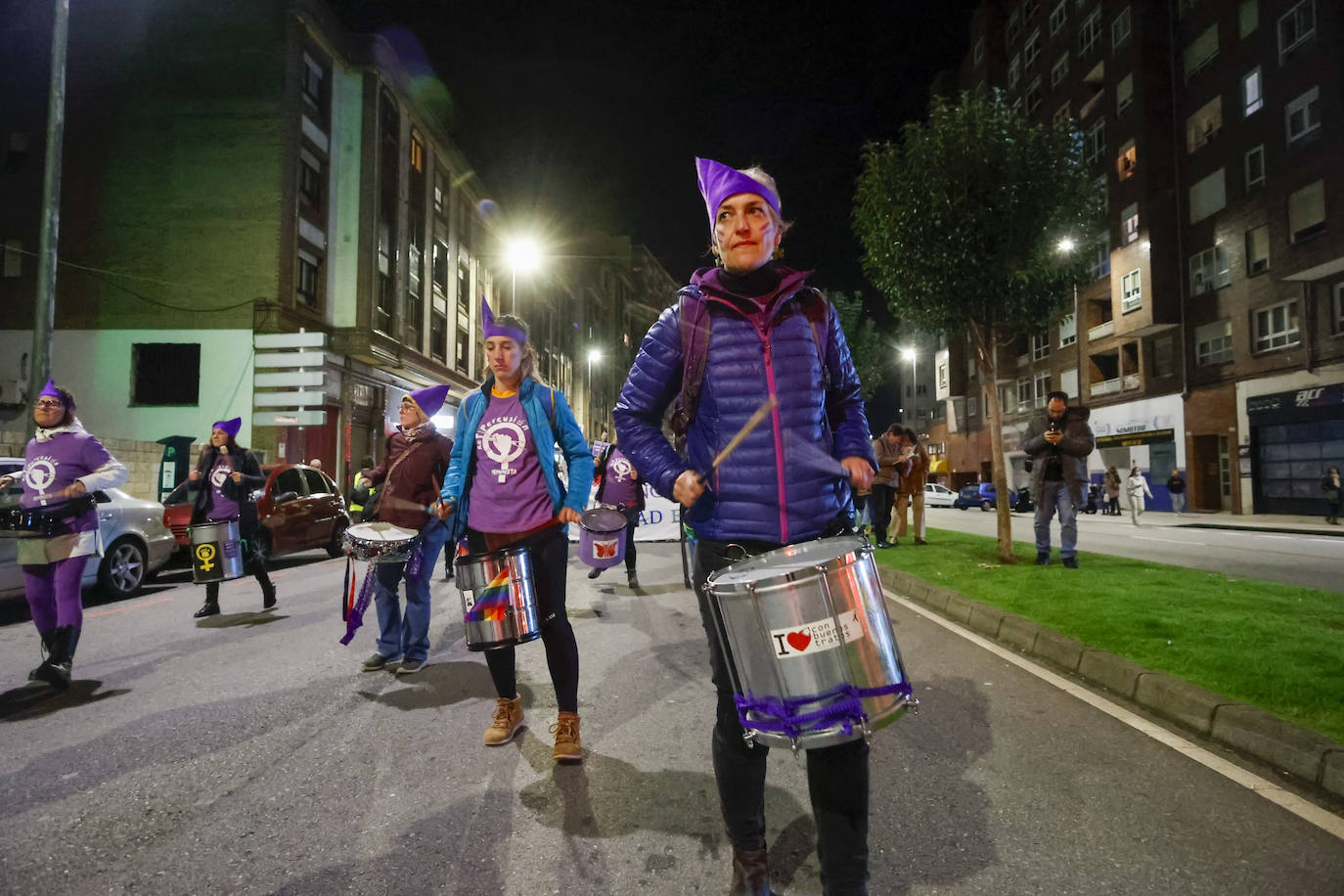 Fotos: Marcha por la igualdad en Avilés para erradicar la violencia de género