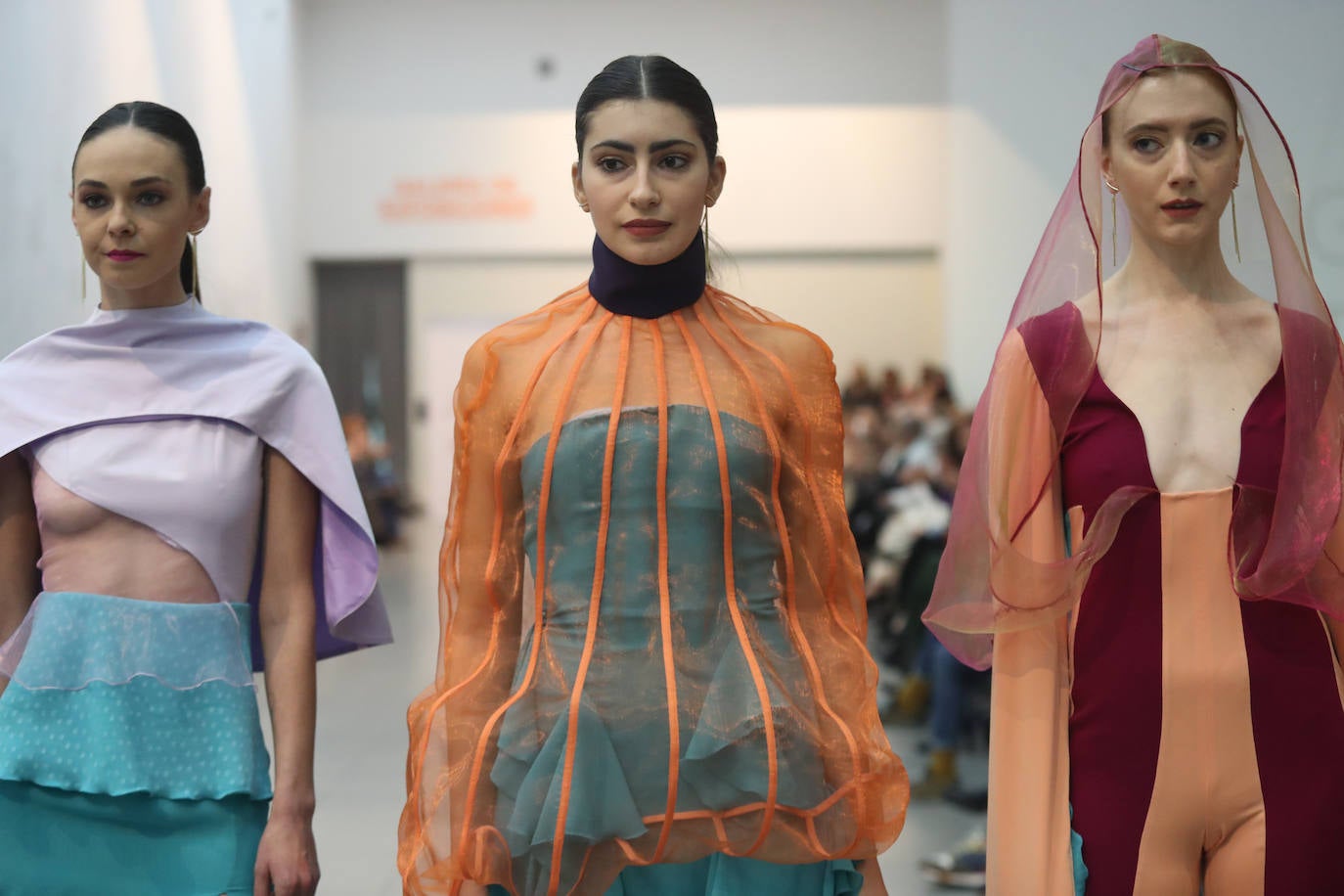 Fotos: Moda asturiana repleta de color y fantasía