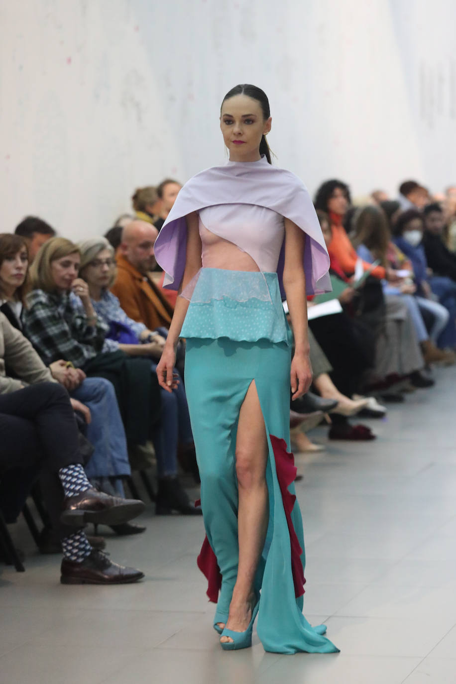 Fotos: Moda asturiana repleta de color y fantasía