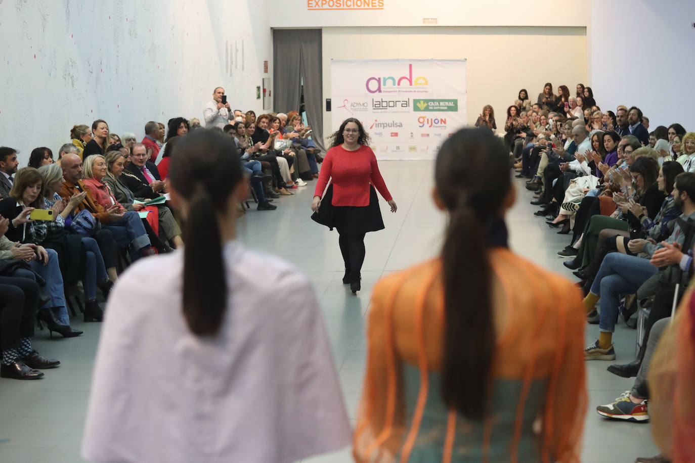 Fotos: Moda asturiana repleta de color y fantasía