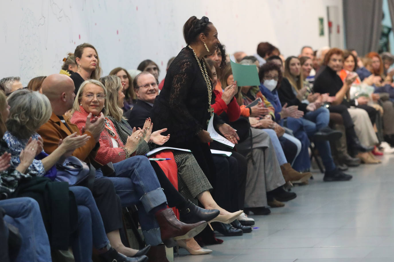 Fotos: Moda asturiana repleta de color y fantasía