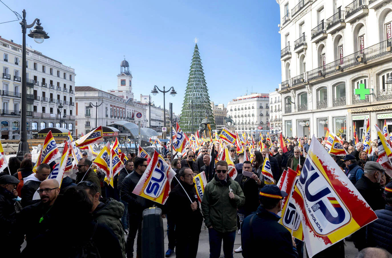 Fotos: «Este Gobierno discrimina a policías y guardias civiles»