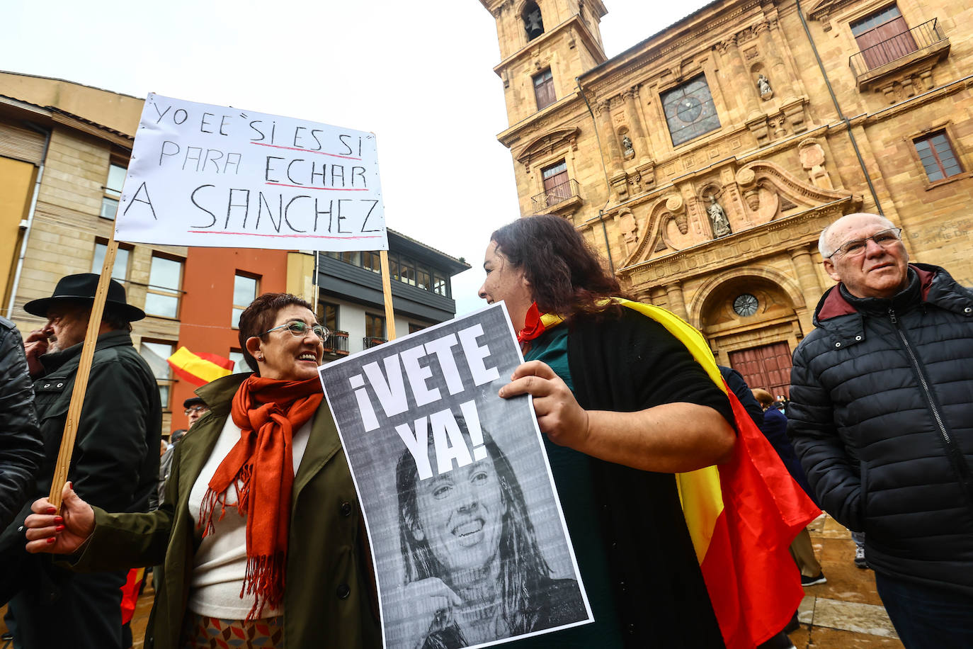 Fotos: Vox pide la dimisión de Sánchez: «Quiere una España arruinada y doblegada»