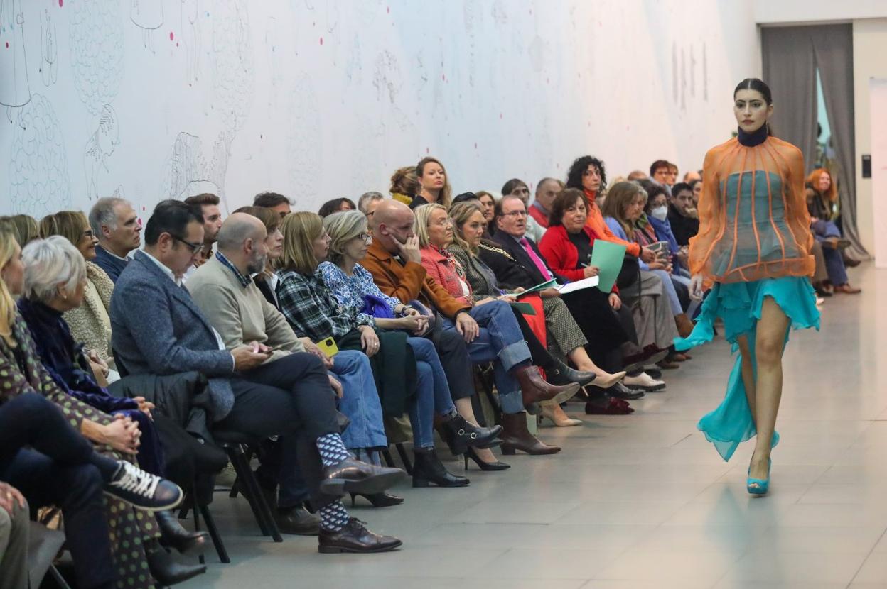 Modernidad y tradición reinan en la pasarela