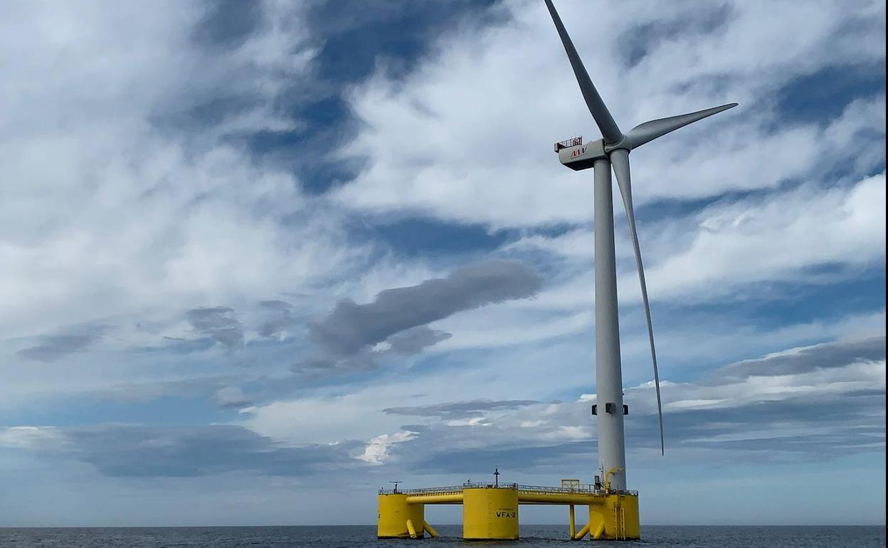 Uno de los aerogeneradores que EdP ha instalado en la costa portuguesa, en un parque similar al que planea para Asturias.