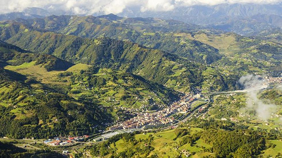 Vista aérea de San Martín del Rey Aurelio