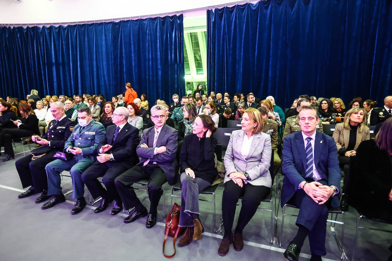Marcelino Marcos, Delia Losa y Melania Álvarez, junto al resto de autoridades que estuvieron presentes en el acto.