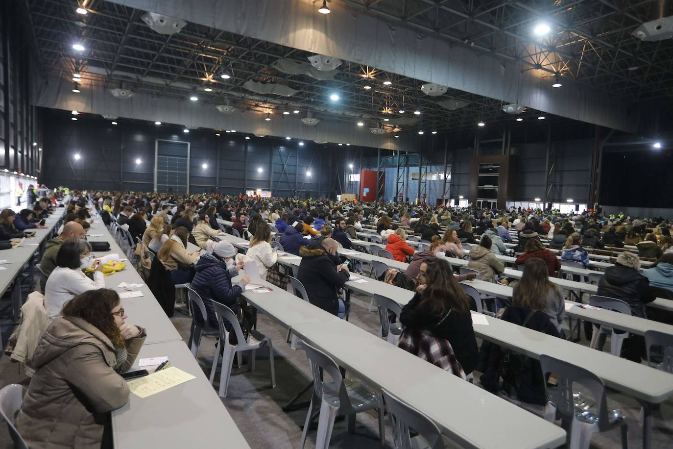 Fotos: Masivas oposiciones en Asturias para auxiliares educadores