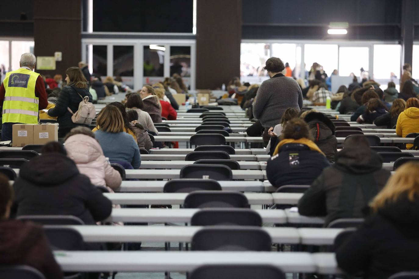 Fotos: Masivas oposiciones en Asturias para auxiliares educadores