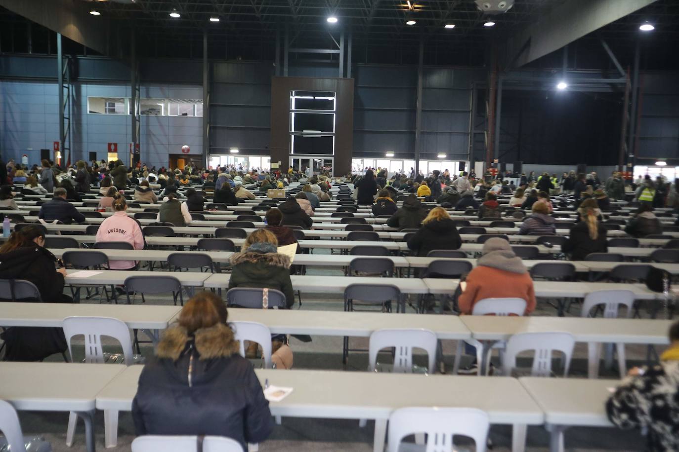 Fotos: Masivas oposiciones en Asturias para auxiliares educadores