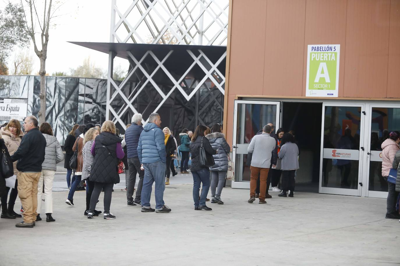 Fotos: Masivas oposiciones en Asturias para auxiliares educadores