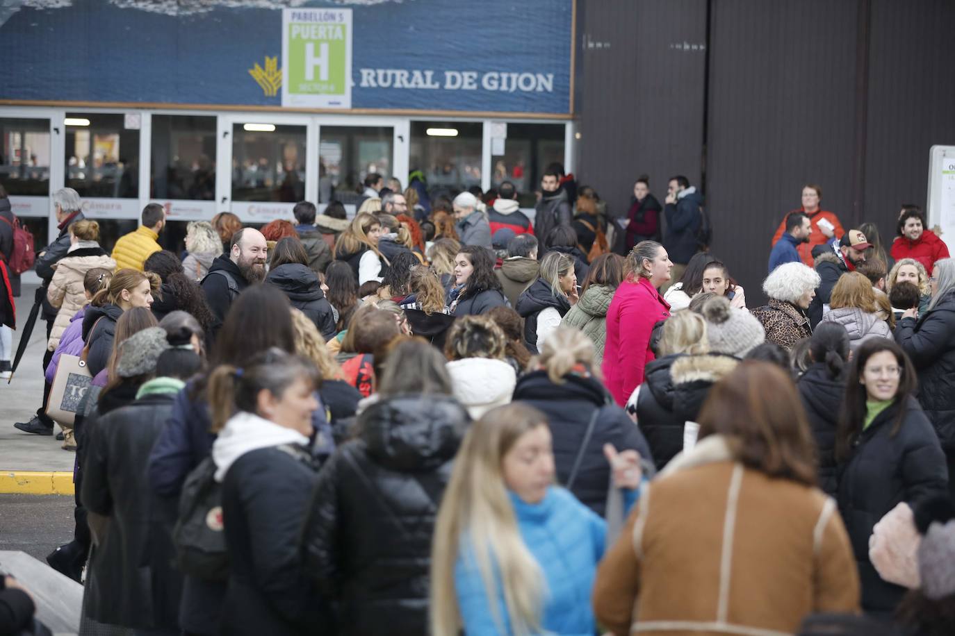 Fotos: Masivas oposiciones en Asturias para auxiliares educadores