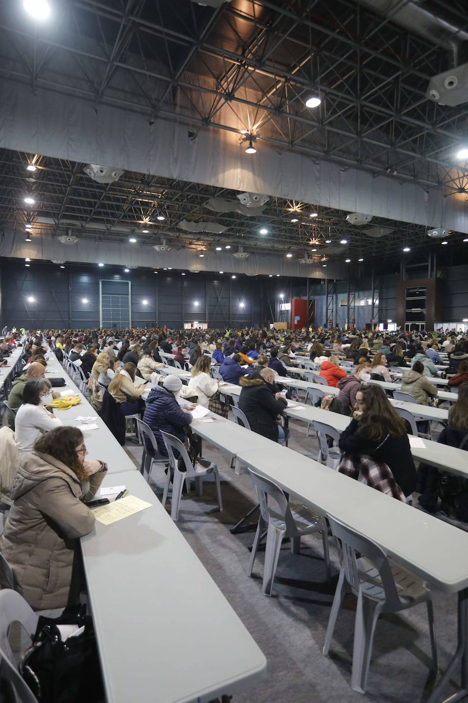 Fotos: Masivas oposiciones en Asturias para auxiliares educadores