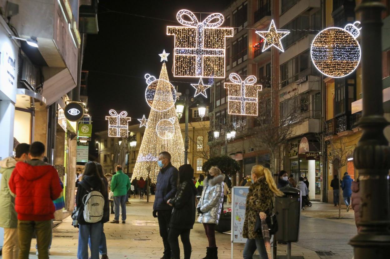 Imagen de archivo de lunes navideñas en la calle de La Cámara. 