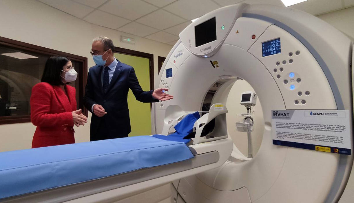 La ministra de Sanidad, Carolina Darías, y el consejero de Salud, Pablo Fernández Muñiz