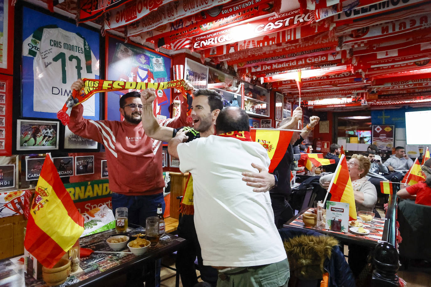 Fotos: Así se ha vivido el Japón - España desde Asturias