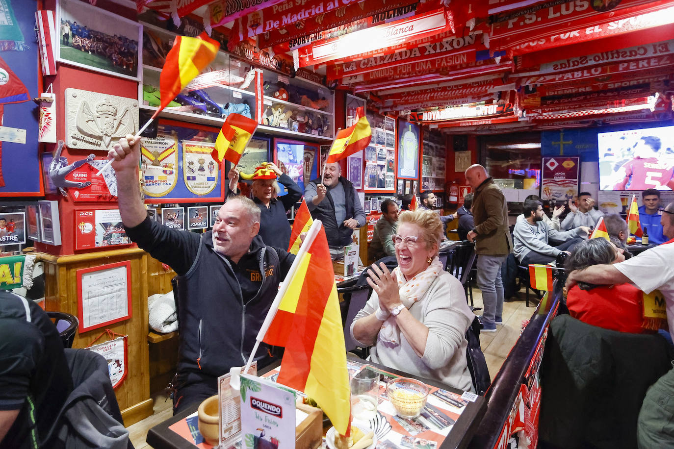 Fotos: Así se ha vivido el Japón - España desde Asturias