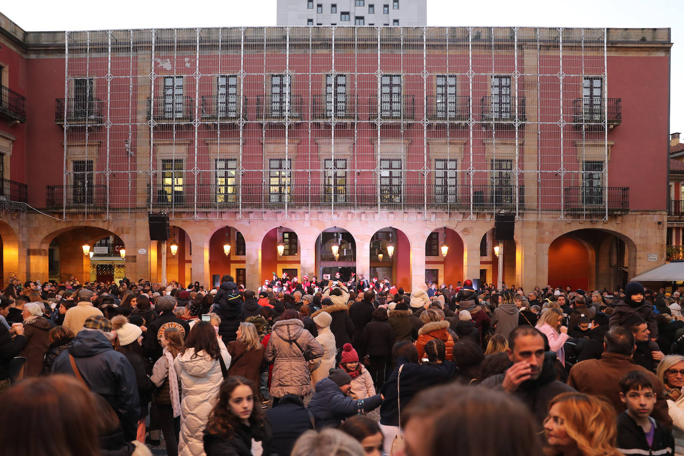 Fotos: Gijón estrena su alumbrado de Navidad más llamativo y deslumbrante