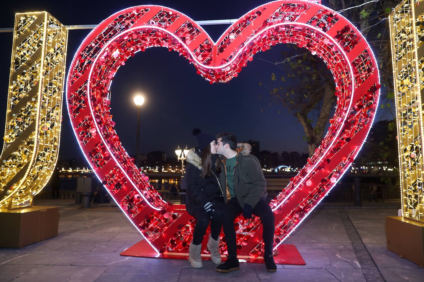 Fotos: Gijón estrena su alumbrado de Navidad más llamativo y deslumbrante