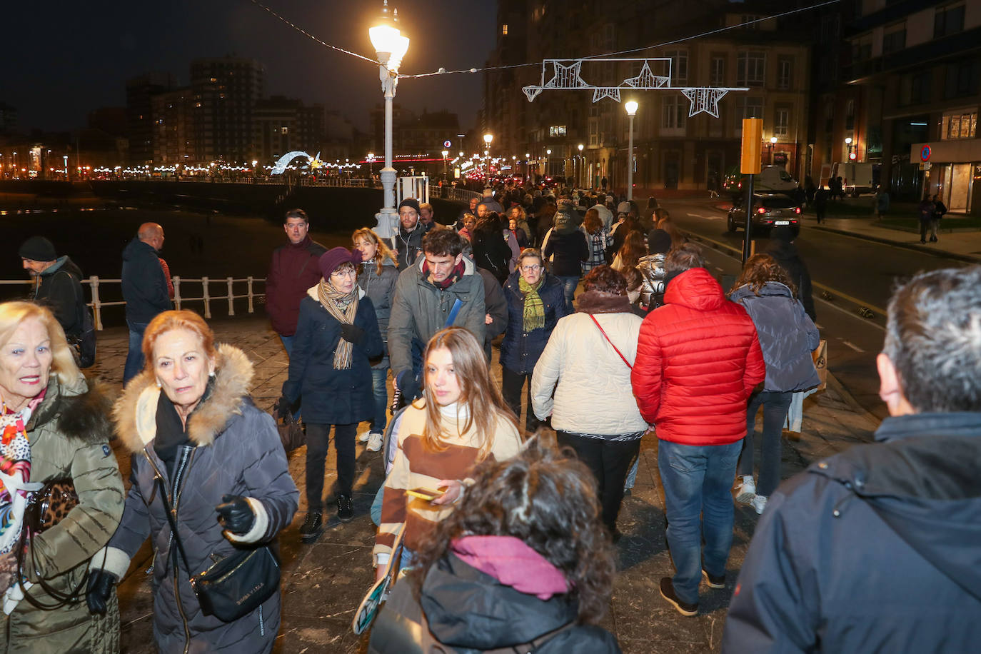 Fotos: Gijón estrena su alumbrado de Navidad más llamativo y deslumbrante