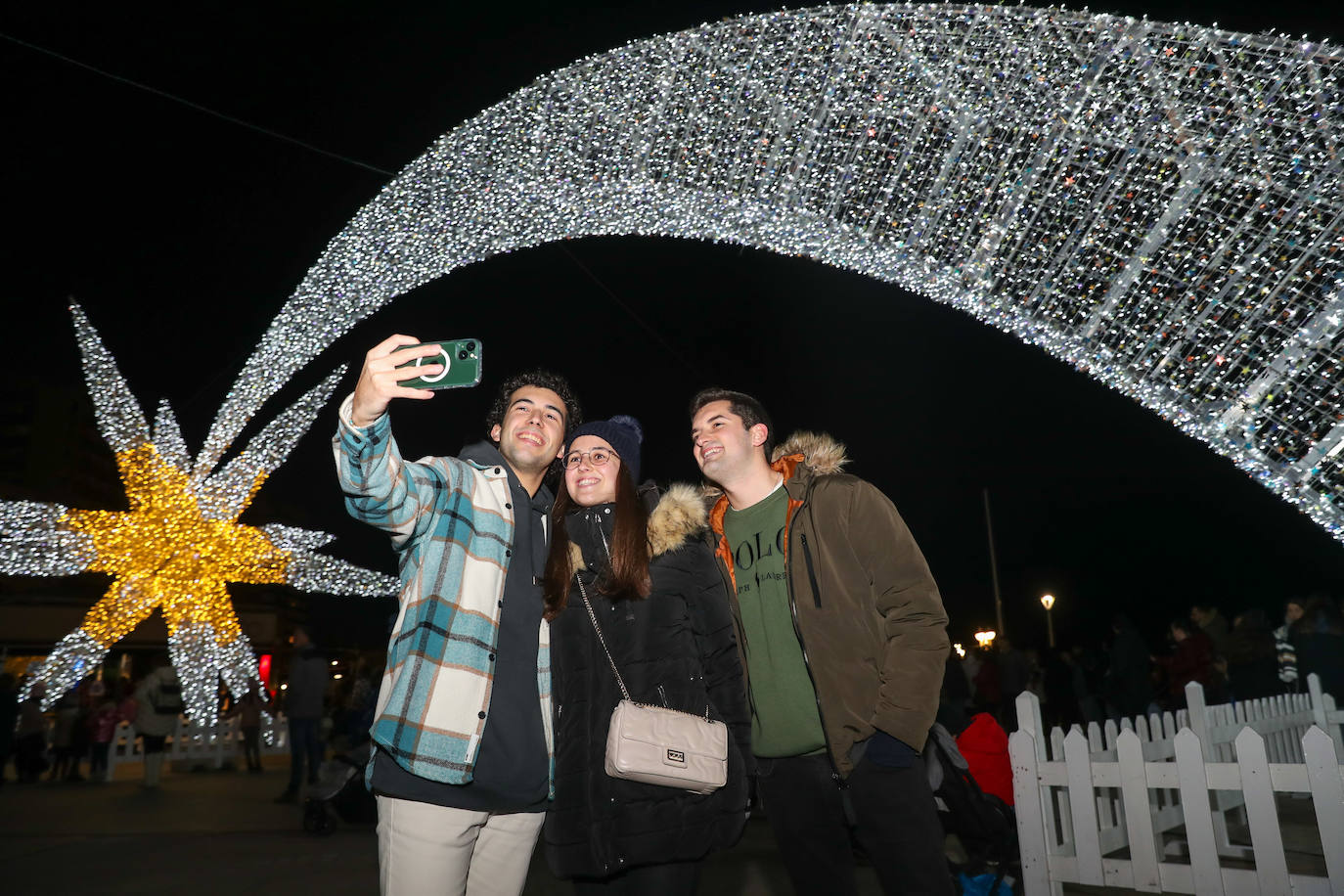 Fotos: Gijón estrena su alumbrado de Navidad más llamativo y deslumbrante