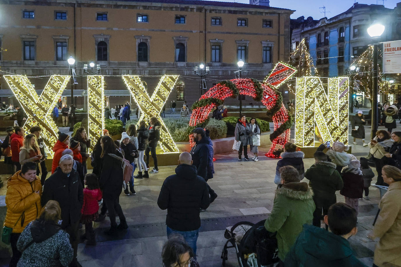 Fotos: Gijón estrena su alumbrado de Navidad más llamativo y deslumbrante