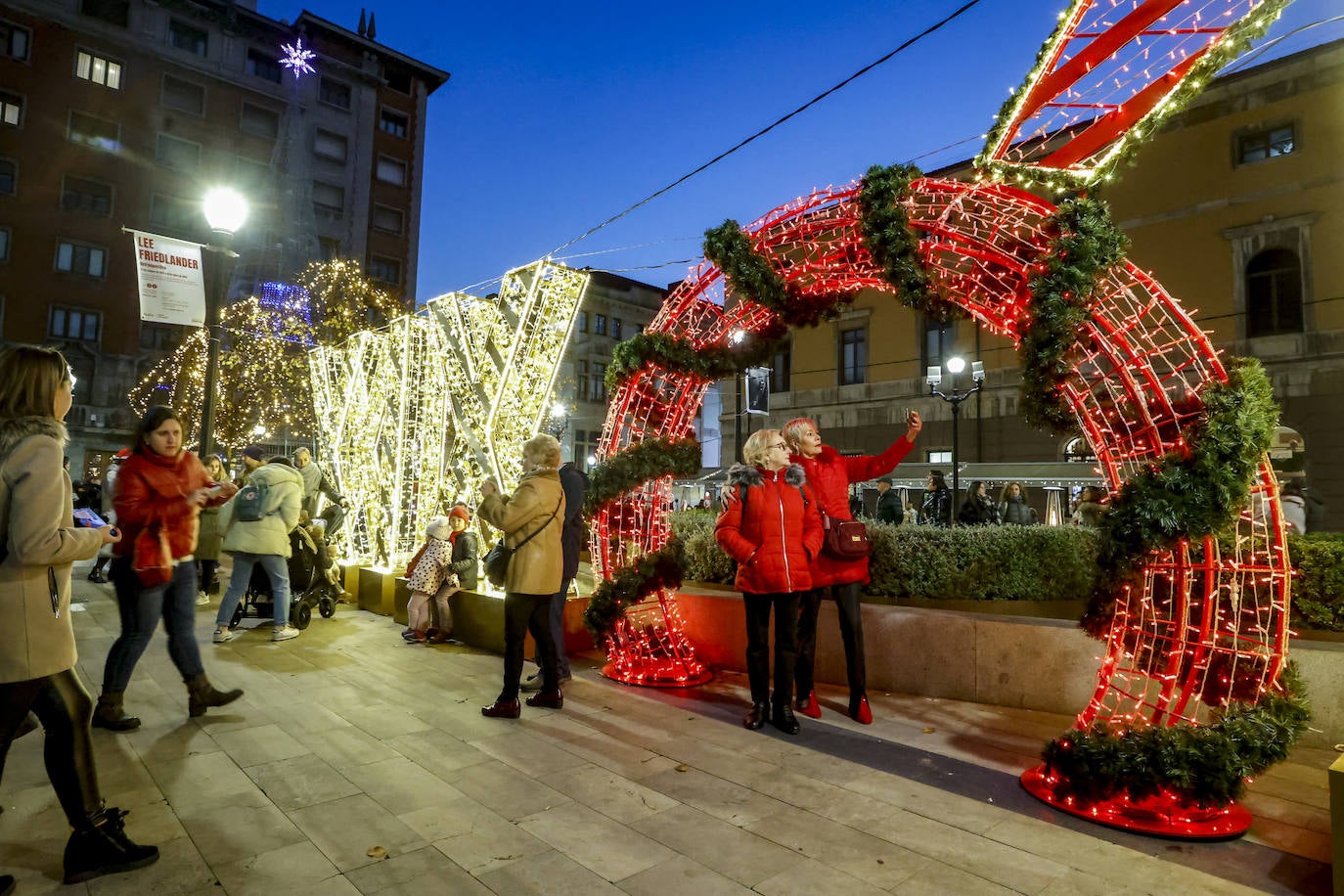 Fotos: Gijón estrena su alumbrado de Navidad más llamativo y deslumbrante