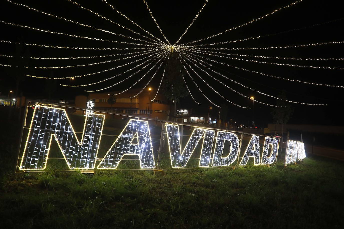 Fotos: Gijón estrena su alumbrado de Navidad más llamativo y deslumbrante