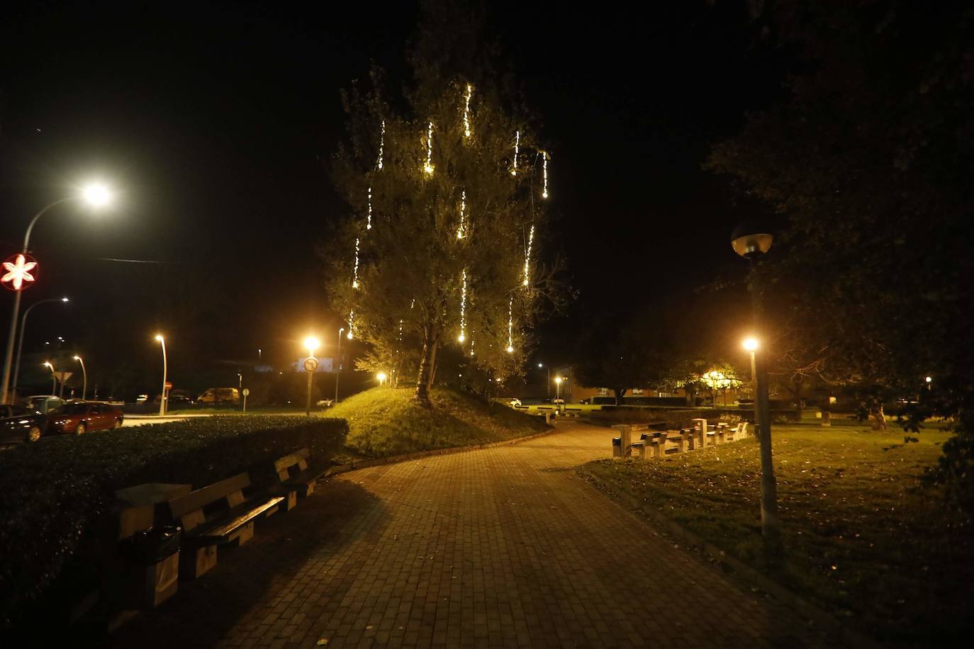 Fotos: Gijón estrena su alumbrado de Navidad más llamativo y deslumbrante