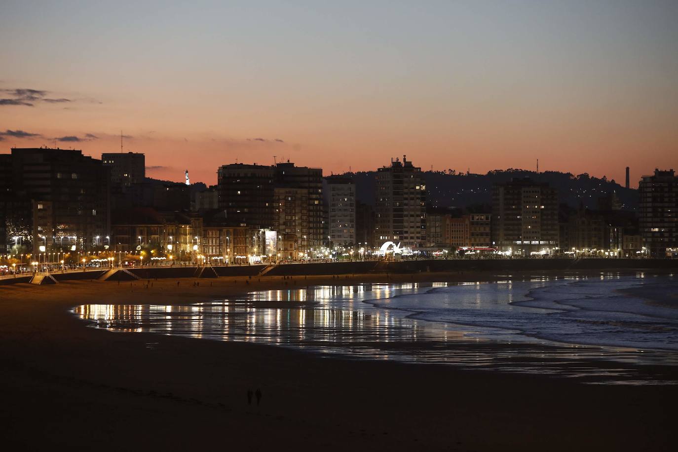 Fotos: Gijón estrena su alumbrado de Navidad más llamativo y deslumbrante