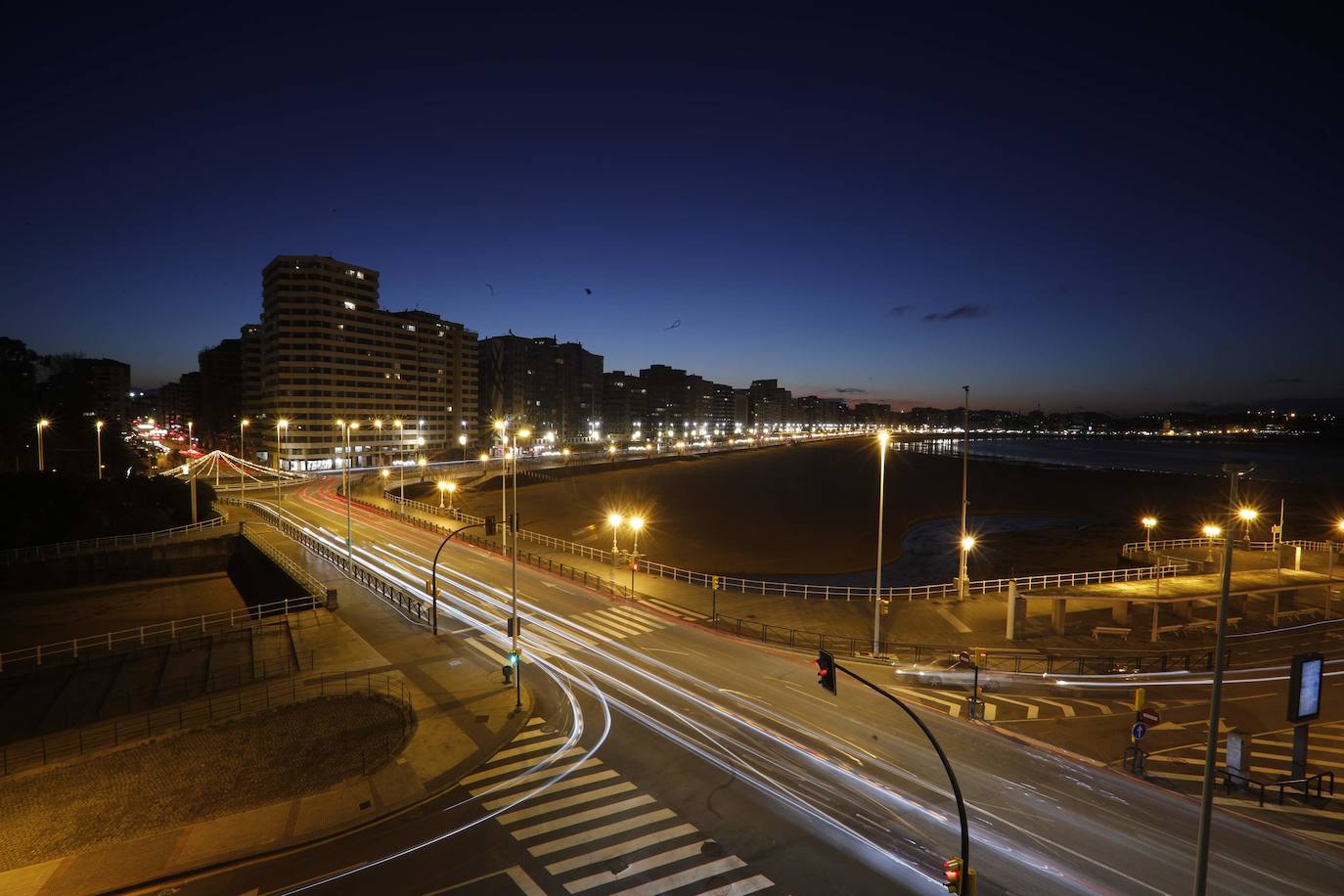 Fotos: Gijón estrena su alumbrado de Navidad más llamativo y deslumbrante