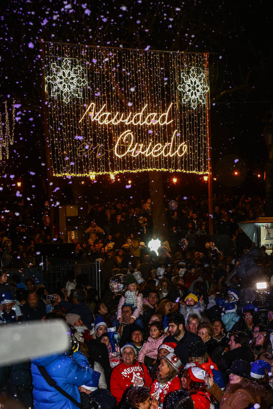 Fotos: Oviedo enciende la Navidad más multitudinaria