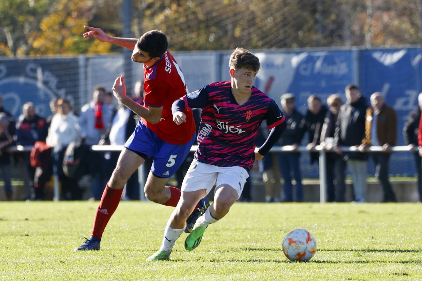 Fotos: Las mejores imágenes del Ceares - Sporting B