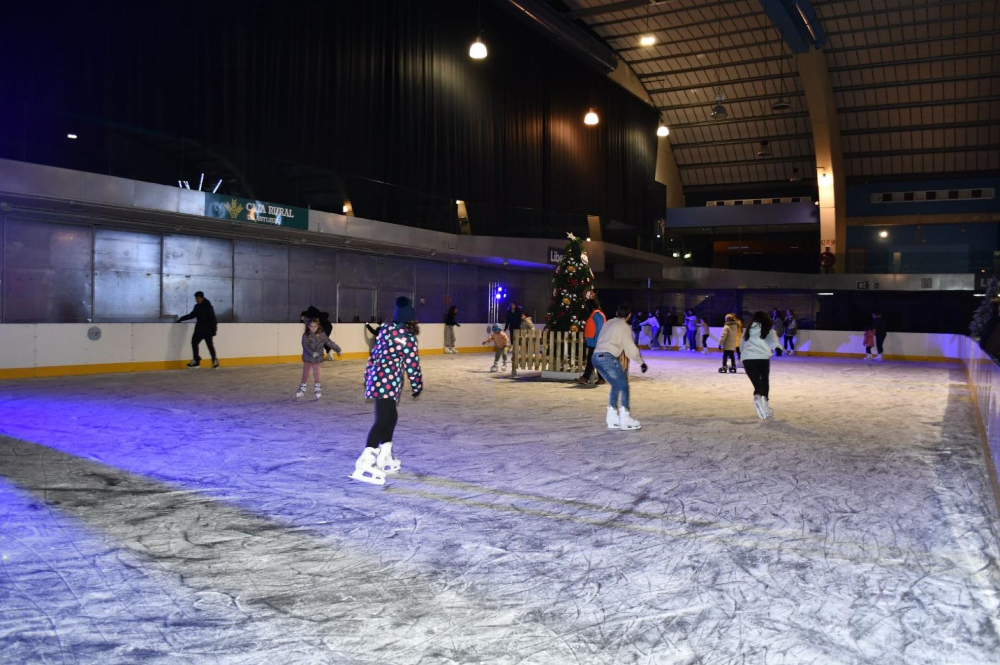 La pista de hielo fue, sin duda, la atracción favorita de los visitantes al Pabellón de La Magdalena. 