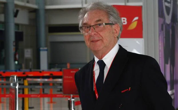 Ángel Suárez-Valdés Fernández, fotografiado en el 50 aniversario del aeropuerto de Asturias.