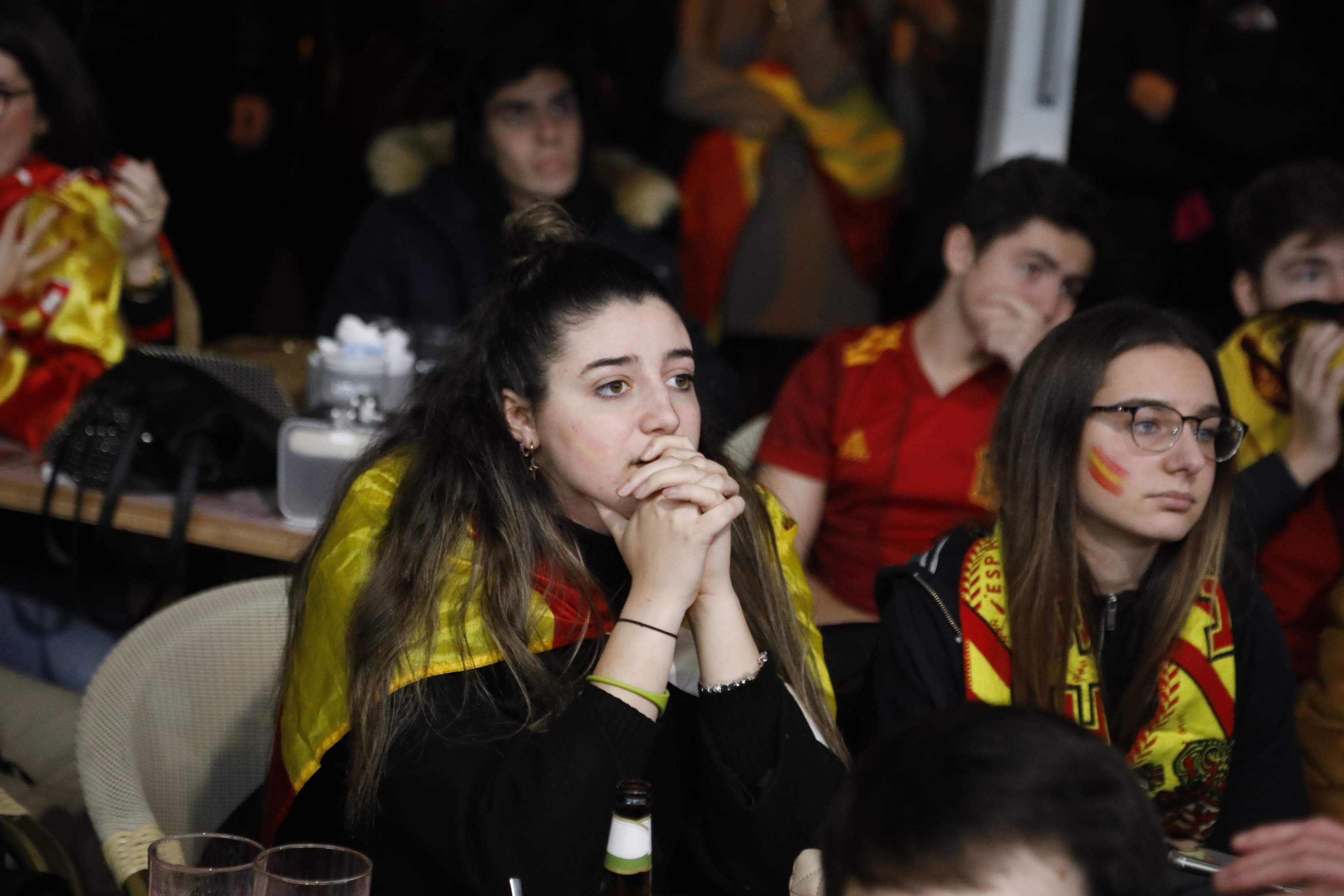 Fotos: Una decepción sin límite entre la afición asturiana