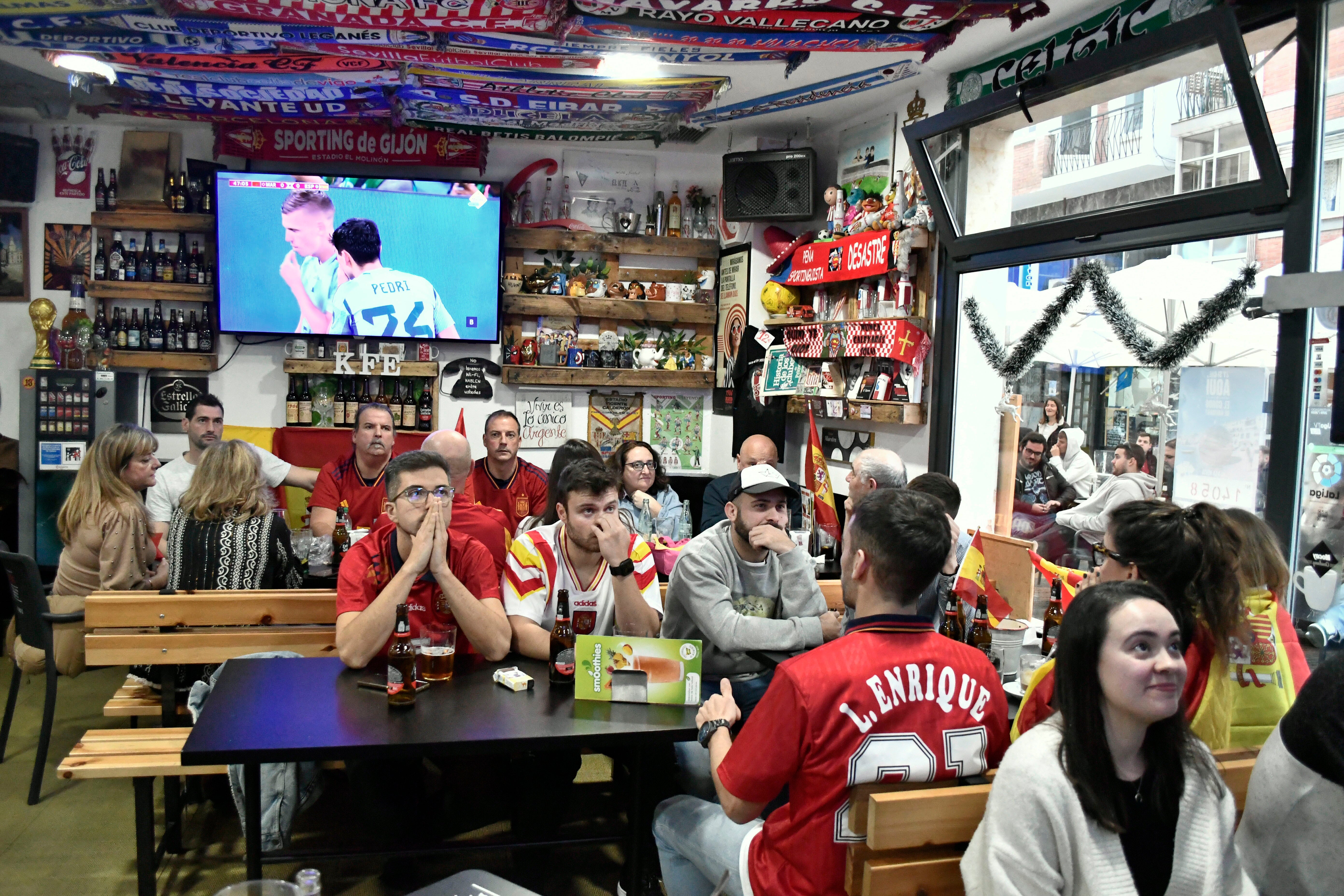 Fotos: Una decepción sin límite entre la afición asturiana