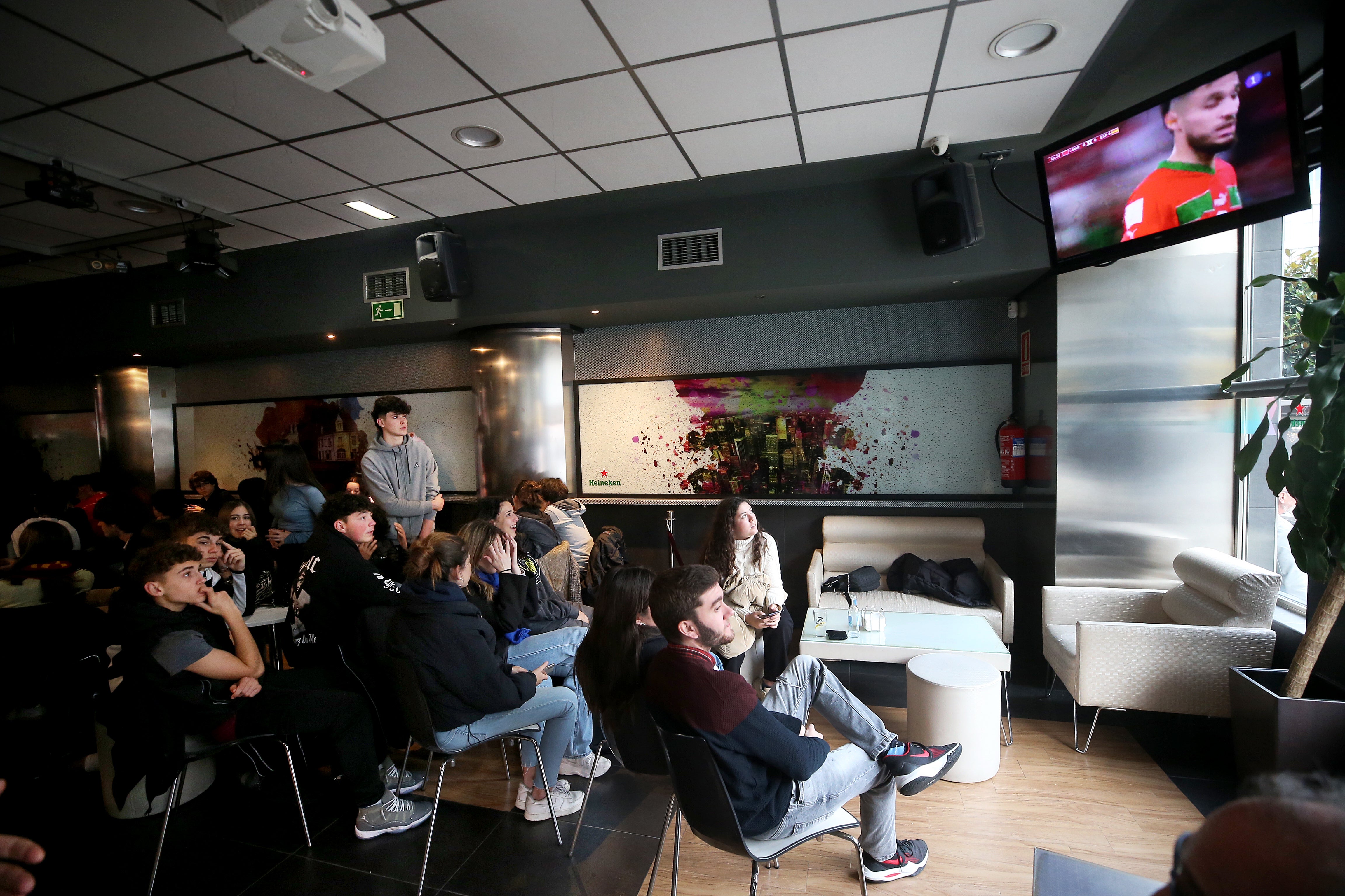 Fotos: Una decepción sin límite entre la afición asturiana