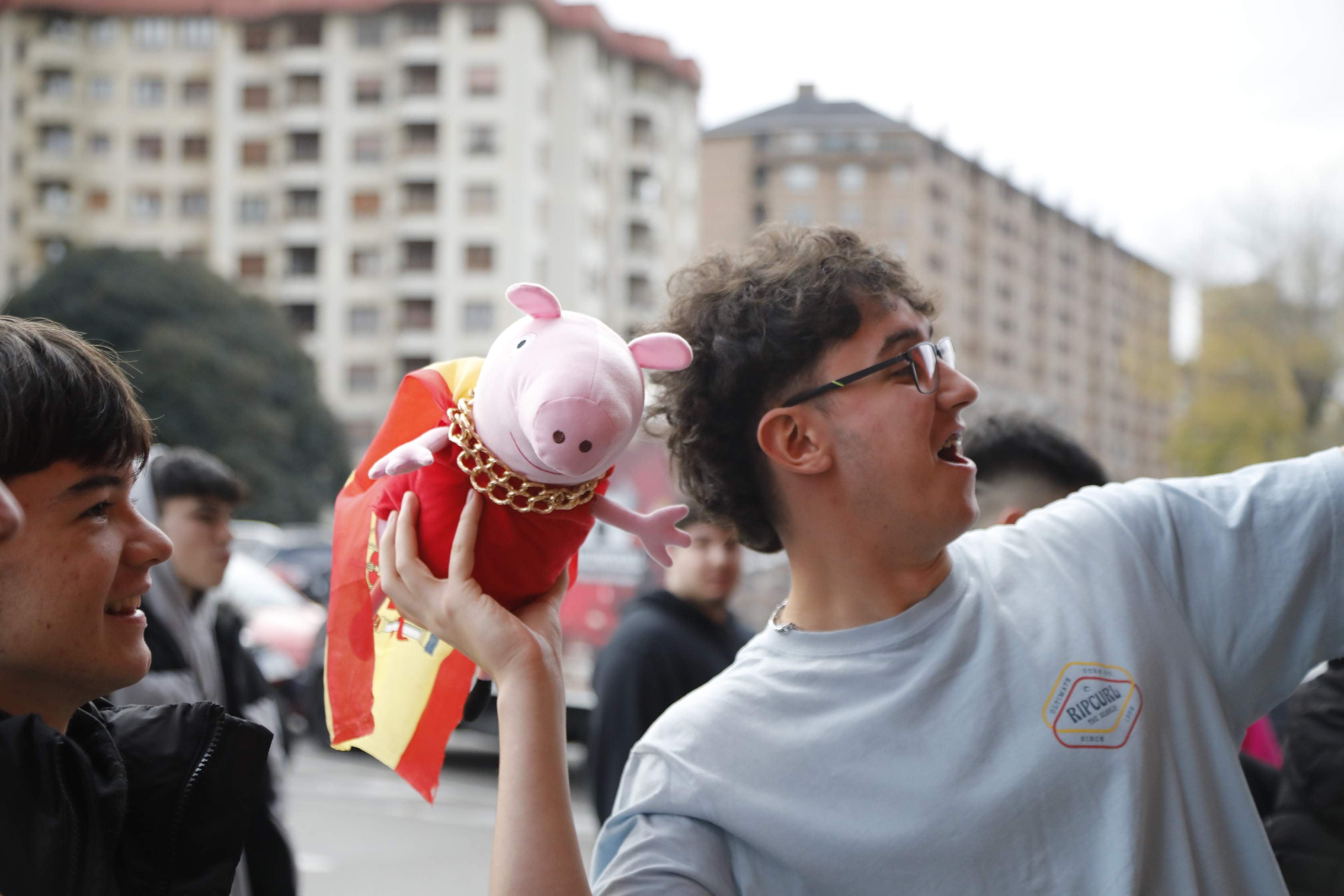 Fotos: Una decepción sin límite entre la afición asturiana