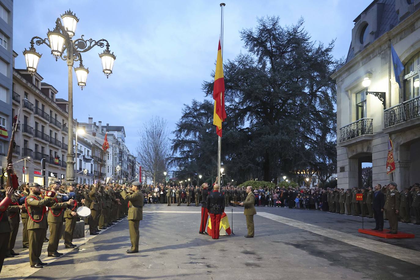 Fotos: Entrega de la Medalla de Oro al Regimiento «Príncipe» número 3 en Siero