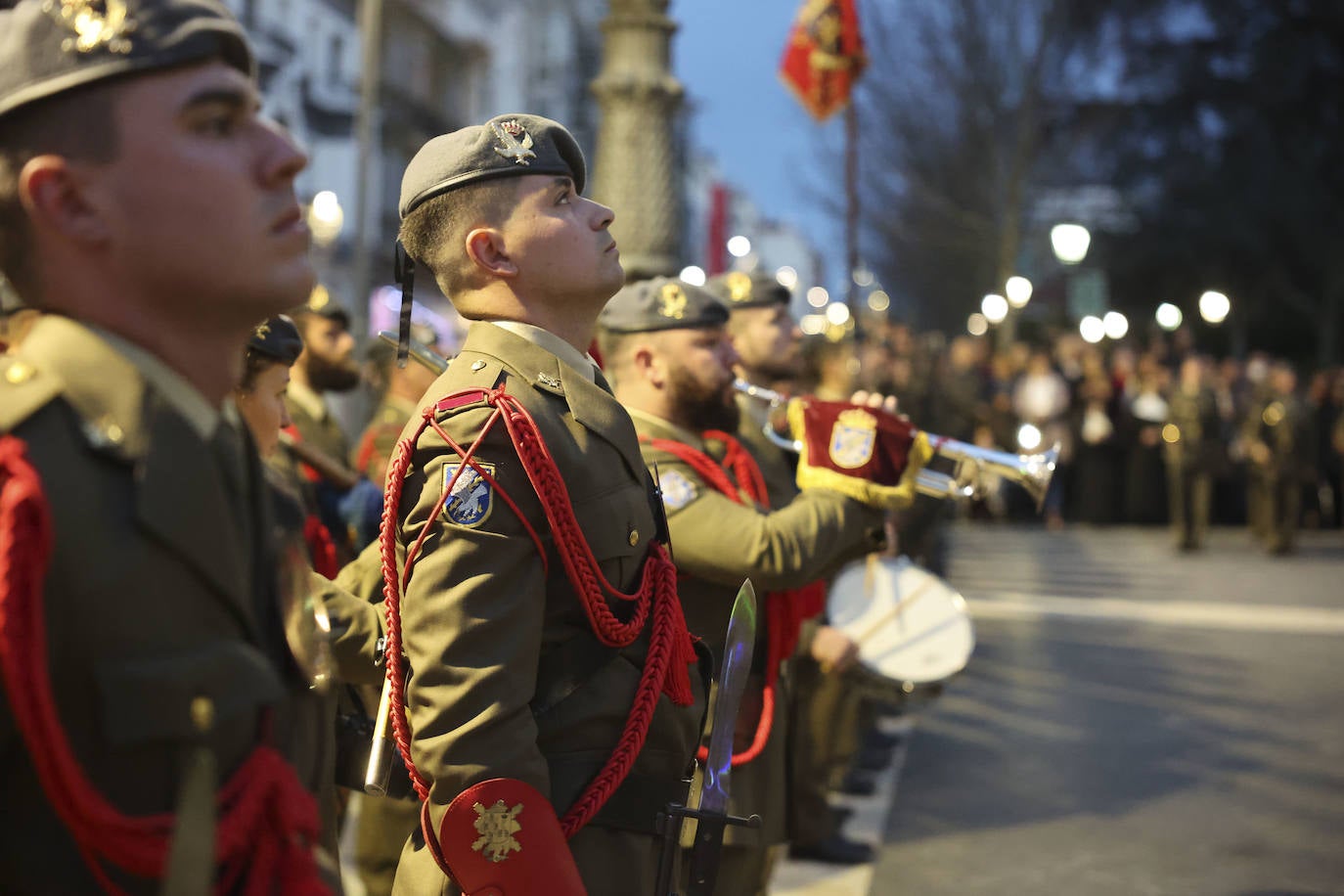 Fotos: Entrega de la Medalla de Oro al Regimiento «Príncipe» número 3 en Siero