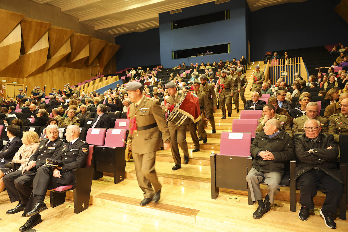 Fotos: Entrega de la Medalla de Oro al Regimiento «Príncipe» número 3 en Siero