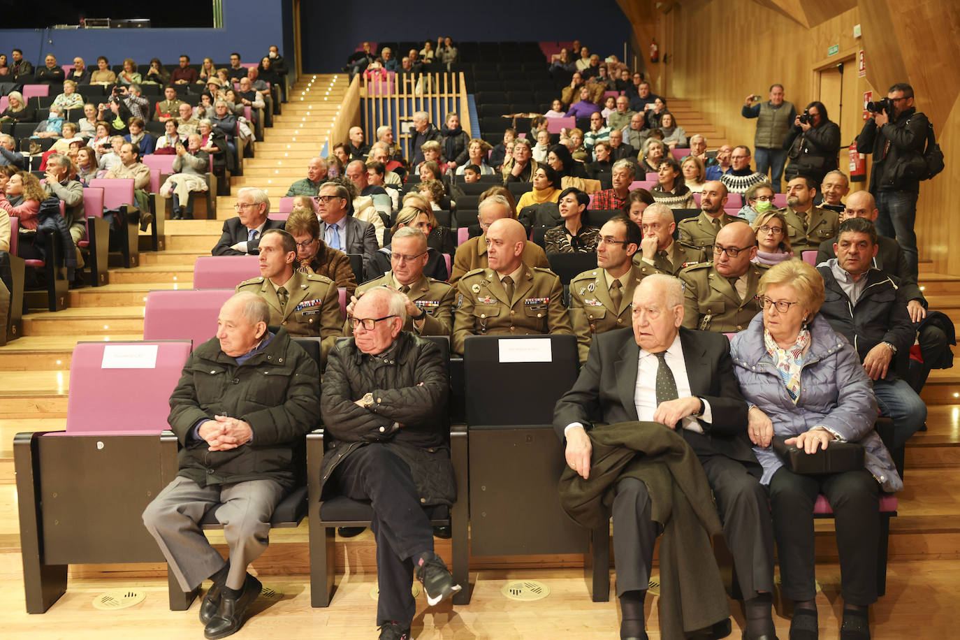 Fotos: Entrega de la Medalla de Oro al Regimiento «Príncipe» número 3 en Siero