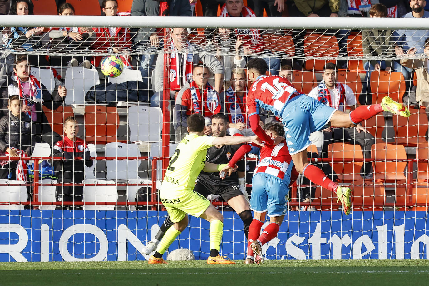 Fotos: Las mejores jugadas del Lugo 0-1 Sporting